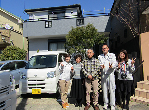 愛知県尾張旭市Ｉ様_外壁塗替工事_お客様の声_記念撮影