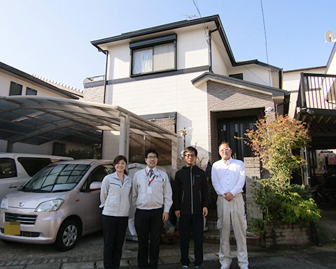 愛知県春日井市Ｓ様_外壁屋根塗替工事_お客様の声_記念撮影