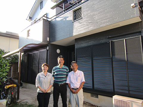 愛知県春日井市Ｎ様_外壁屋根リフォーム_お客様の声_記念撮影2_株式会社麻布