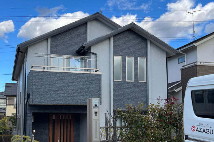 愛知県春日井市K様邸 意匠壁はデザイン塗装のWBアート多彩仕上げ、他の外壁と屋根はAGCフッ素ボンフロンエナメルGT仕様で塗り替えました