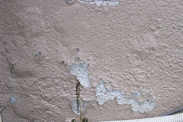 塗膜の剥がれや膨らみ