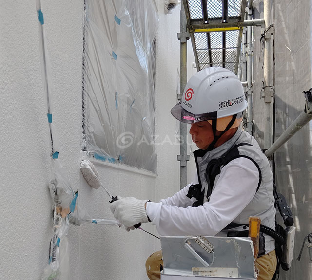 塗装工事全体の中で最も施工技術と材料品質が問われる中心項目という施工中写真