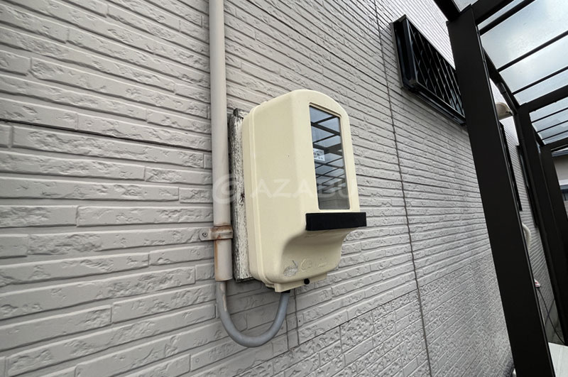 電気BOX周りの外壁、配管