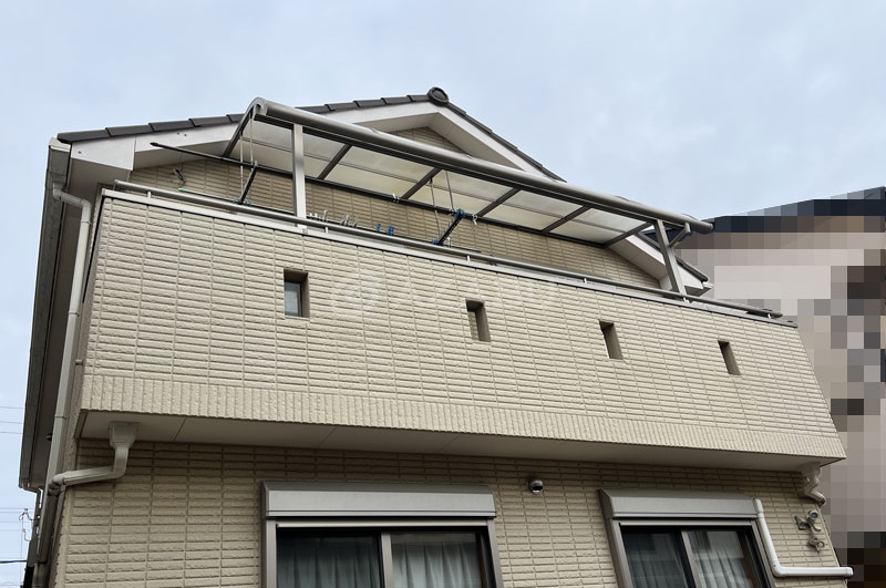 南面の外壁（薄めのメイン色）、ベランダ手摺り外壁（濃い目のアクセント色）