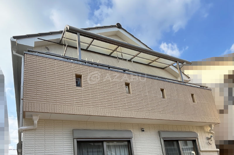 南面の外壁（薄めのメイン色）、ベランダ手摺り外壁（濃い目のアクセント色）