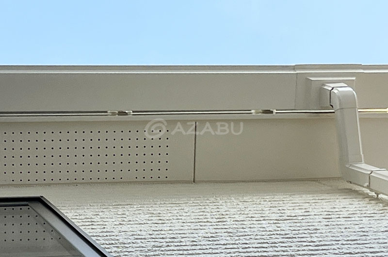 横樋（雨樋）、鼻隠し（破風板）、軒天井