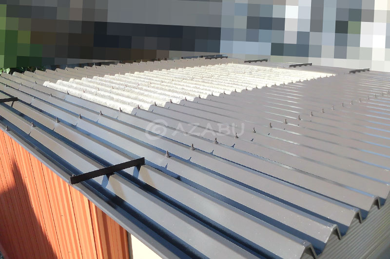 ガレージの金属屋根（折半屋根）