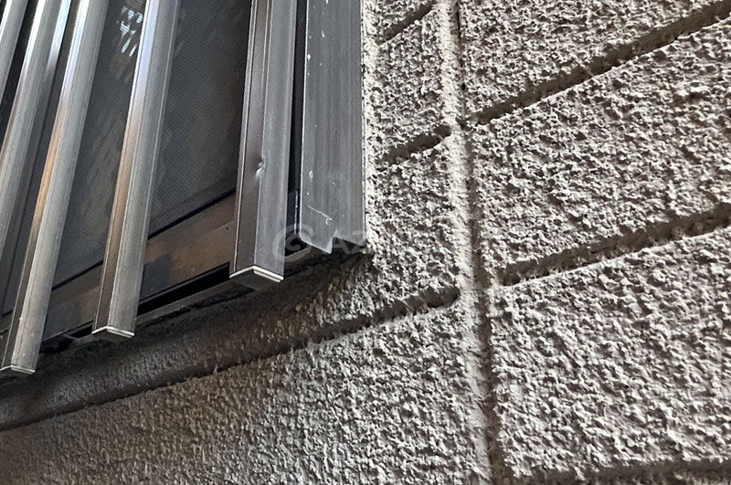 開口部の窓のサッシ周りシール（補修程度の打ち増し）