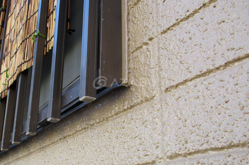 開口部の窓のサッシ周りシール（補修程度の打ち増し）