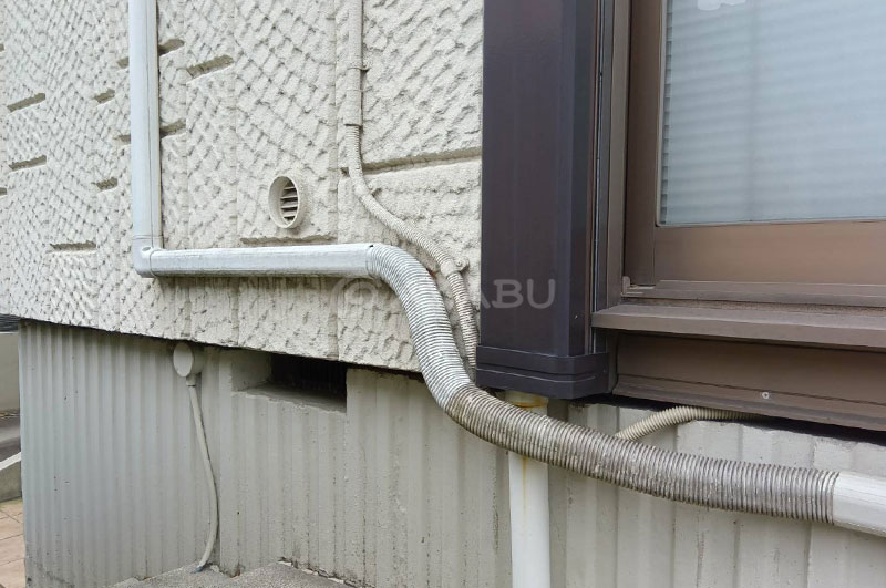 エアコンダクトカバージャバラ、配管類