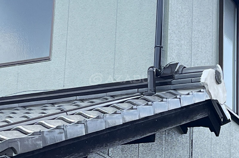 雨樋、瓦押さえ板金、木部（破風）、屋根漆喰